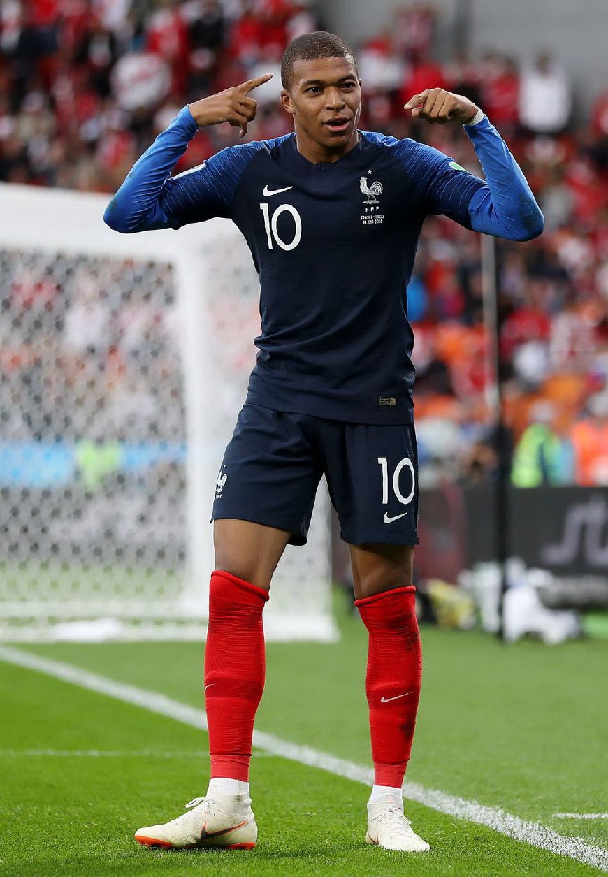 “年收11亿，3.0上线，《恋与深空》再冲总榜第一”