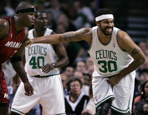 NBA｜东契奇首节就爆砍16分 湖人找到破解金块方法