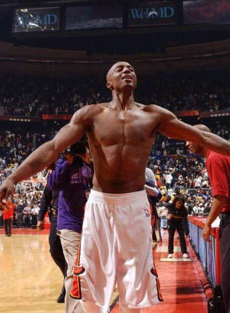 KD：你季后赛可不会这样有哨子！东契奇：这辈子没见过那么大空位！