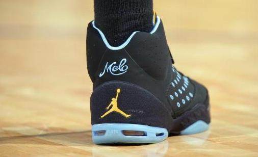 TA：热刺800万英镑报价桑托斯左后卫索萨被拒